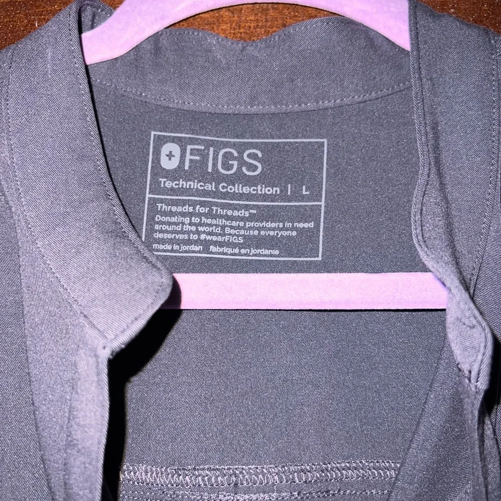 FIGS Rafaela Top - Picture 2 of 3